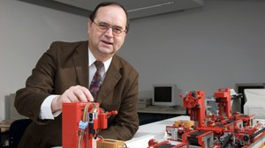 Prof. Klaus Kabitzsch an der Modefflabrik