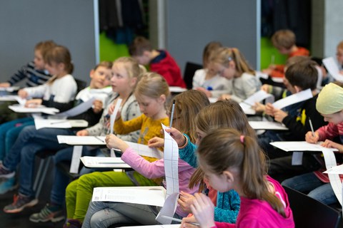 Kinder in der Forschungswerkstatt Informatik