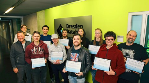 Zertifikat Data Science Challenge Award, Hannes Bachmann, Emmanuel Diehl, Georg Gonsior, Daniel Ricardo Gonzalez Villamizar, Julius Hanusch, Clara Hüfner, Malte Alexander Maier-Knop, Jordan Wenzel Richter, Ansgar Seidemann, Moritz Tschöpe, Felix Wahler