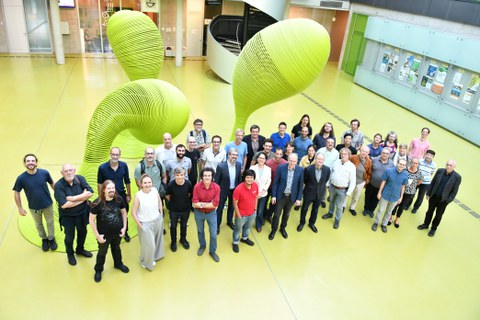 Gruppenfoto aller Teilnehmer im Foyer des APB 
