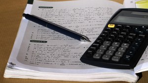 Mathebuch und Rechner