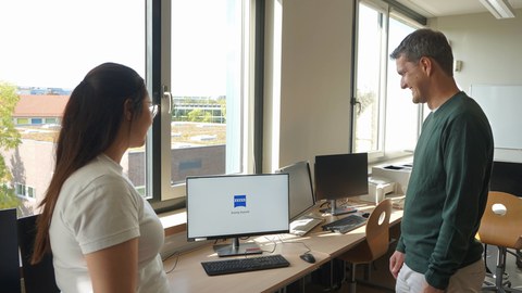 2025-12-19 Spende von Carl Zeiss ermöglicht modernes digitales Lernen