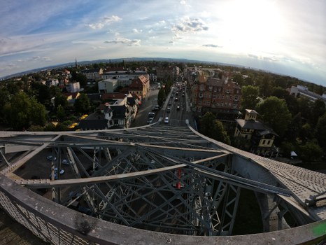 Auf dem Pylon