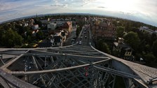 Auf dem Pylon