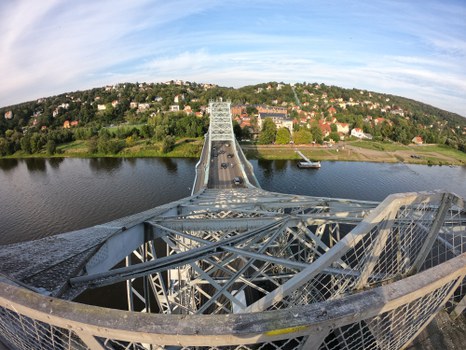 Auf dem Pylon