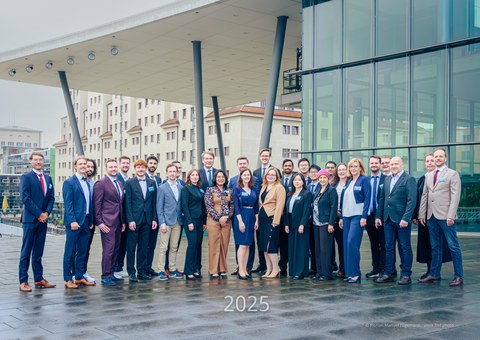 Gruppenfoto der EVT-Mitarbeiter 2025