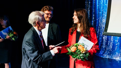 Lena Hensch empfängt den Stolze-Preis
