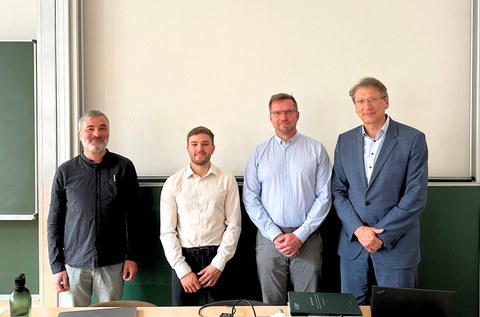 Erik Grundmann und die Prüfungskommission 