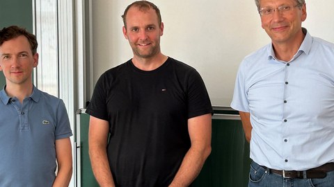 Nach der Diplomverteidigung: Dipl.-Ing. (FH) Sebastian Rochau, Dipl.-Ing. Steffen Asmus und Prof. Dr.-Ing. Beckmann