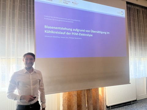 Dipl-.Ing. Johannes Manthey kurz vor seiner Präsentation beim DECHEMA Fachgruppentreffen 2024