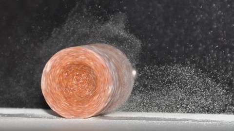 Ein kleiner Dremel wirbelt mächtig viel Staub auf.