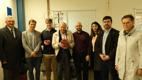 Prof. Jameson und das Team um Prof. Dr. Kerstin Eckert