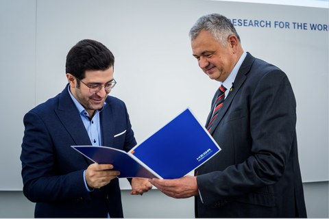 Herr Dr. Milad Eftekhari erhielt den Doktorandenpreis des Helmholtz-Zentrums Dresden-Rossendorf 