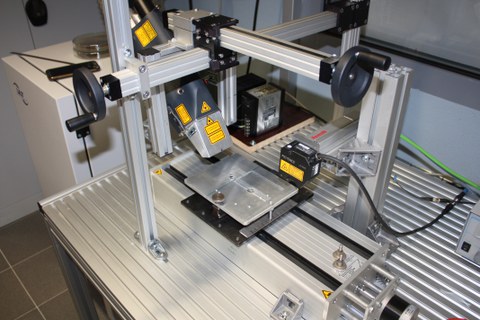 Arbeitsfläche mit Linearachse