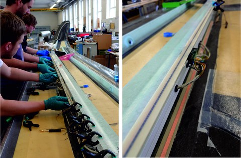 Zwei Fotos nebeneinander. Links: Menschen fassen mit ihren behandschuhten Händen an ein längliches, metallisches Bauteil. Rechts: Längliches Bauteil, Kabel sind in das Bauteil integriert.