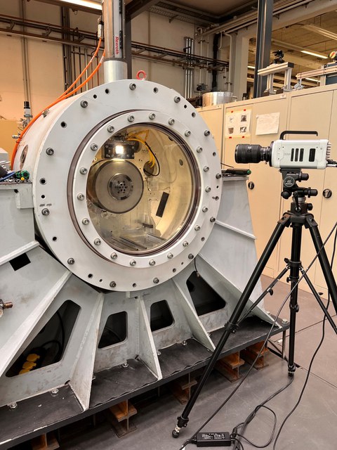 Photograph of the ILK rotor test rig with a camera positioned in front of it.