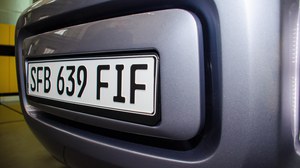 Das Nummernschild des Demonstratorfahrzeuges aus dem Sonderforschungsbereich 639