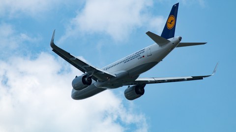 A320 bei einem Vorbeiflug