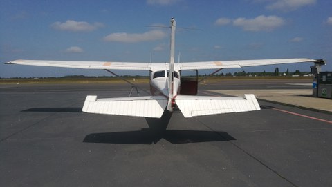 Forschungsflugzeug D-EMWF unmittelbar vor Abflug - von hinten fotografiert
