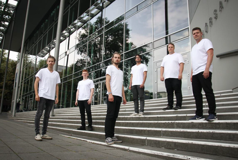 Das studentische Team GLAROS der Technischen Universität Braunschweig und der Technischen Universität Dresden (von links nach rechts: Jannis Link, Alexander Bloi, Philipp Wilkendorf, Alejandro Arjona, Benedikt Rings und Dominik Vogt)
