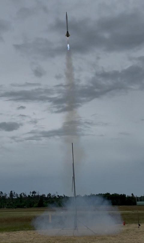Beschleunigter Flug der VEROX-Rakete kurz nach dem Verlassen der Startrakete