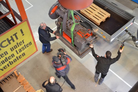 Abtransport der Zahnradfräse von oben