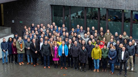 Group photo of the participants in the courtyard of the Fraunhofer EMI in Freiburg