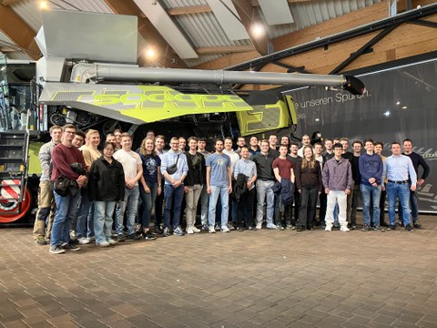Gruppenbild bei Firma Claas
