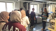 Studierende im Lebensmittellabor.