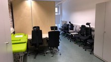 Laborraum mit dynamischen-/3D Bürostühlen