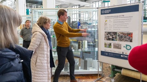 Besuch der Kanzlerin der TUD am ITM