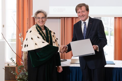 Vergabe der Ehrendoktorwürde an Professor Kiekens