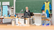 Studierende und Lehrende bei der Studiengangsvorstellung 2022
