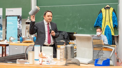 Studierende und Lehrende bei der Studiengangsvorstellung 2022