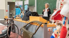 Studierende und Lehrende bei der Studiengangsvorstellung 2022