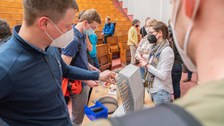Studierende und Lehrende bei der Studiengangsvorstellung 2022