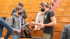 Studierende und Lehrende bei der Studiengangsvorstellung 2022