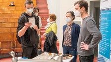 Studierende und Lehrende bei der Studiengangsvorstellung 2022