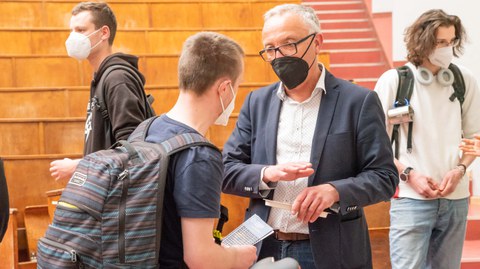 Studierende und Lehrende bei der Studiengangsvorstellung 2022