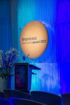 Impressionen von der Übergabe des Innovationsawards auf der Techtextil 2022