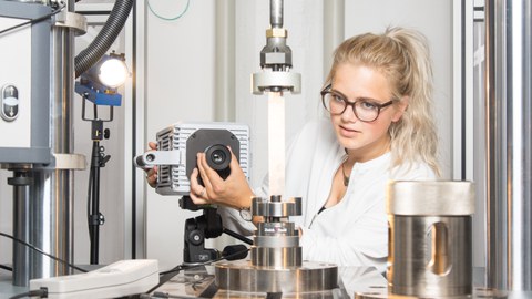 Hochgeschwindigkeitszugprüfmaschine