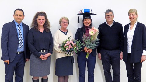 Foto: Promovend mit den Mitgliedern der Püfungskommission nach der Verteidigung