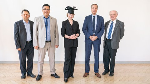 Frau Dr.-Ing. Irina Kuznik mit den anwesenden Mitgliedern der Prüfungskommission