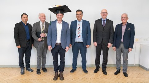 Dr. Mathis Bruns with the members of the examination board