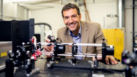 Prof. Andrés Lasagni erhält gemeinsam mit seinem Zwillingsbruder Fernando den argentinischen Staatspreis für seine besonderen Leistungen auf dem Gebiet der Ingenieurwissenschaft. Er gehört zu den international führenden Experten für Lasertechnologie. 