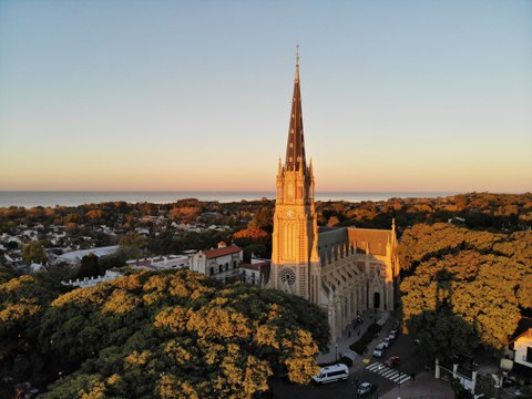 Auf dem Bild ist die Catedral de San Isidro zu sehen.