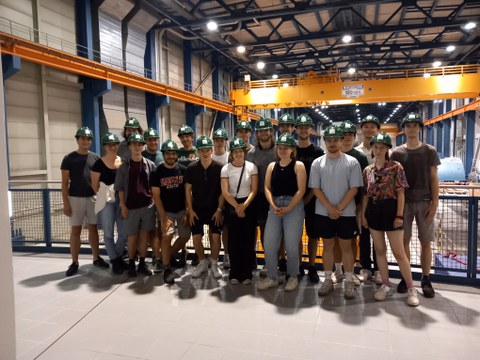 Auf dem Bild sind Studierende im dem Kraftwerk Schwarze Pumpe