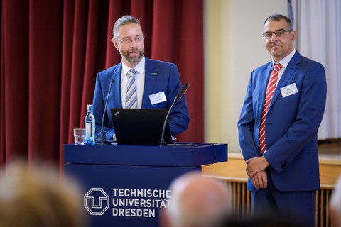 Auf dem Bild sind Personen zu sehen, die an der Kick off Veranstaltung zu 2nd Life teilgenommen haben