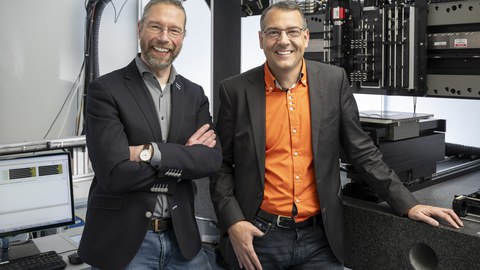 Auf dem Bild sind Prof. Brosius und Prof. Lasagni zu sehen