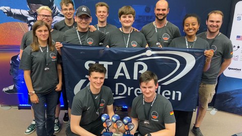 auf dem bild ist das Team STAR zu sehen
